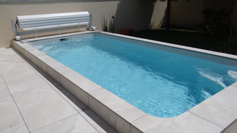 Piscine semi enterrée